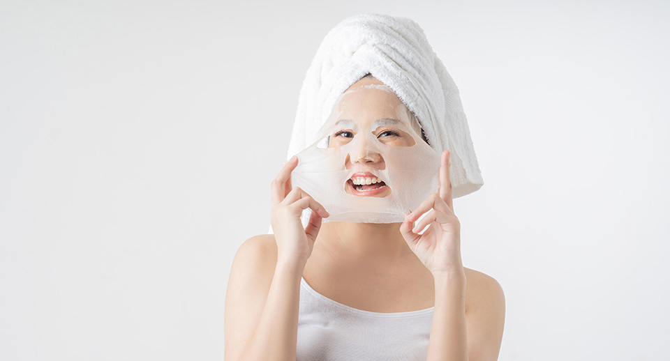 9 Tips To Combat Dry Skin & Dehydrated Skin - Image 1